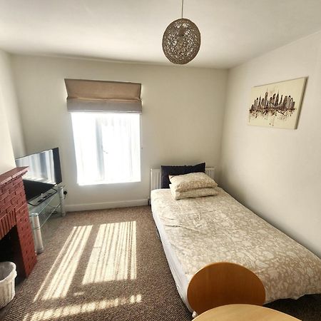 Bassett Flat With 2 Bedrooms And Superfast Wi-Fi 시팅본 외부 사진
