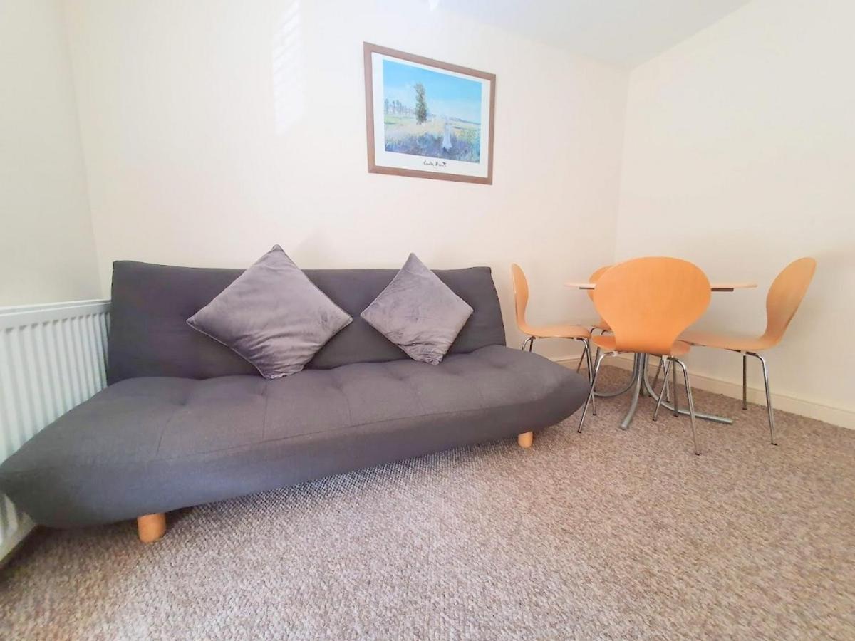 Bassett Flat With 2 Bedrooms And Superfast Wi-Fi 시팅본 외부 사진