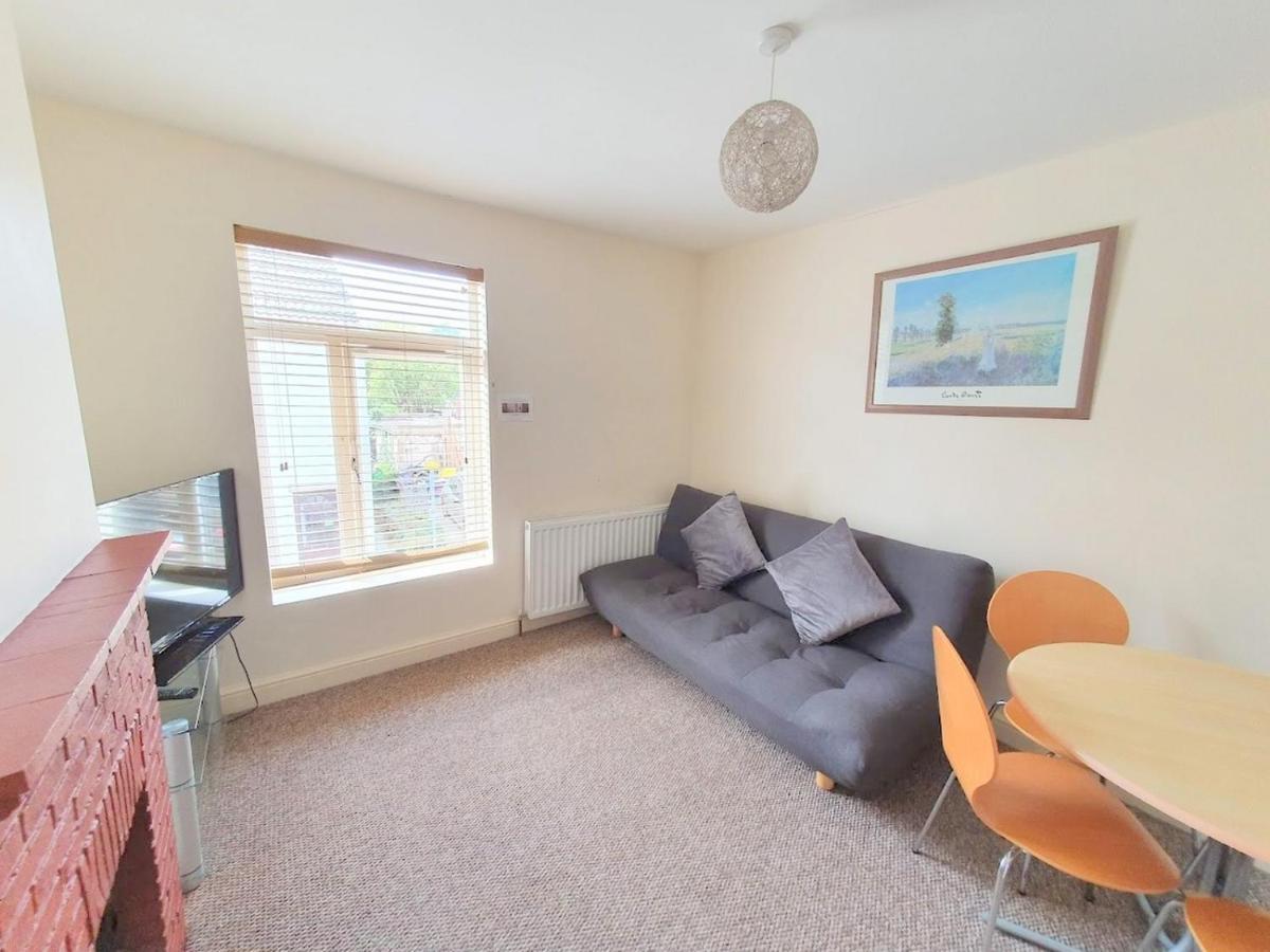 Bassett Flat With 2 Bedrooms And Superfast Wi-Fi 시팅본 외부 사진