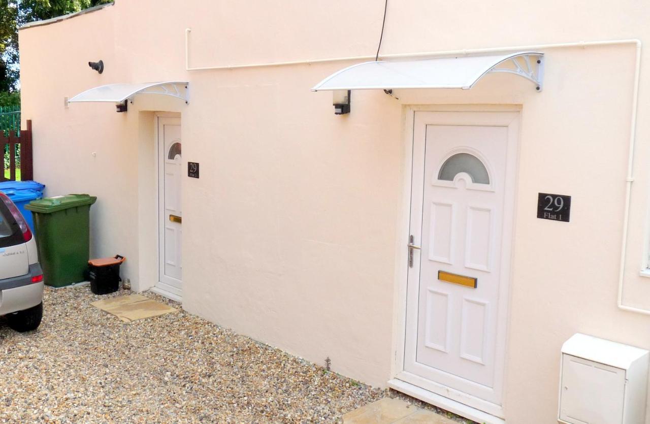 Bassett Flat With 2 Bedrooms And Superfast Wi-Fi 시팅본 외부 사진