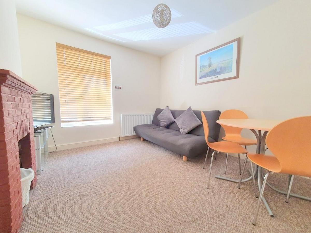 Bassett Flat With 2 Bedrooms And Superfast Wi-Fi 시팅본 외부 사진