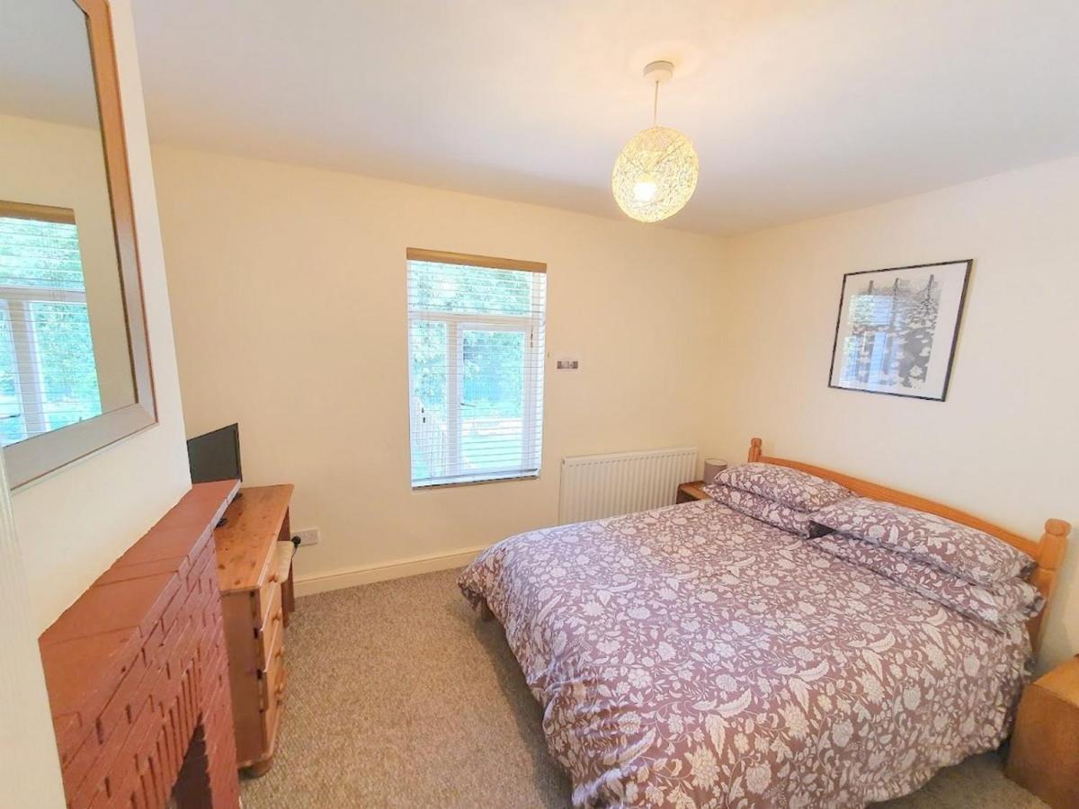 Bassett Flat With 2 Bedrooms And Superfast Wi-Fi 시팅본 외부 사진