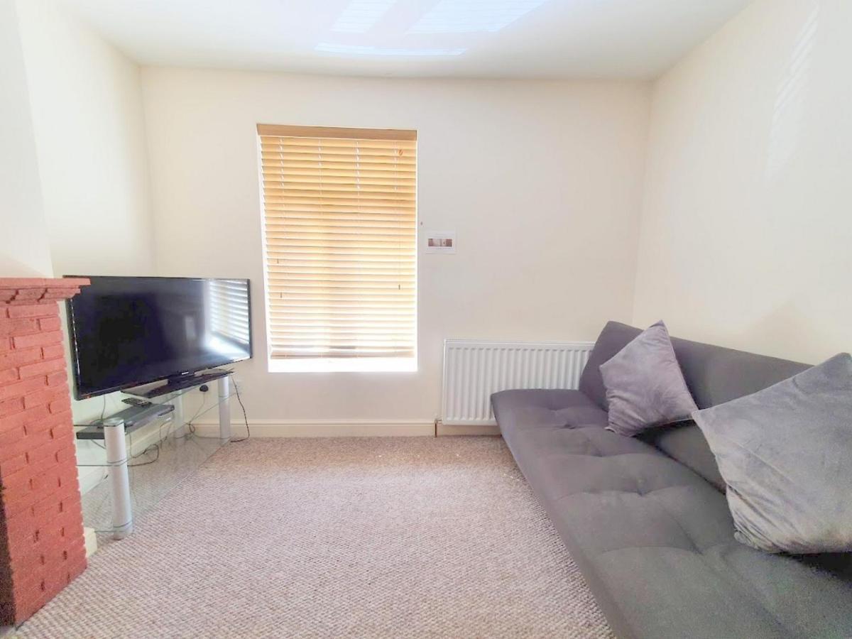 Bassett Flat With 2 Bedrooms And Superfast Wi-Fi 시팅본 외부 사진
